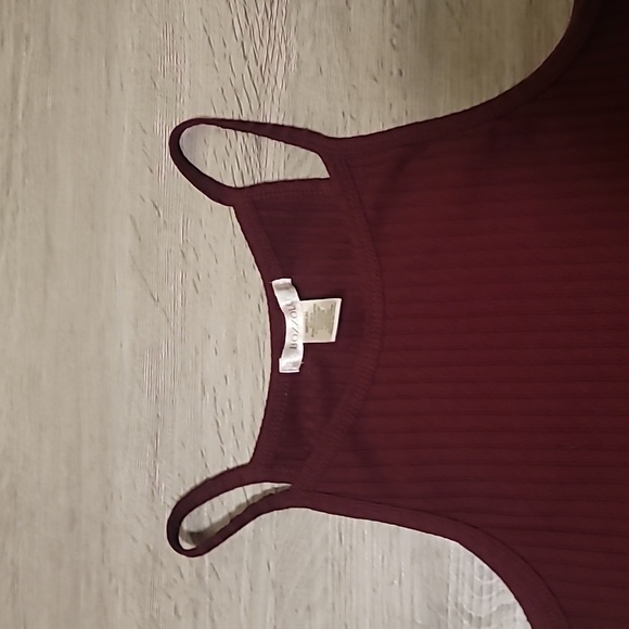 Bozzolo Wine Red Cropped Tank Top - Picture 2 of 4